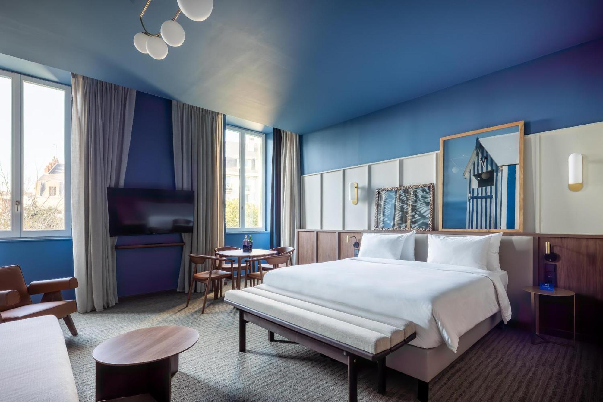 Junior Suite,1765325009:JPEG